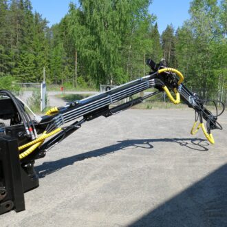AJO 700T -puomisto vesakon leikkaukseen