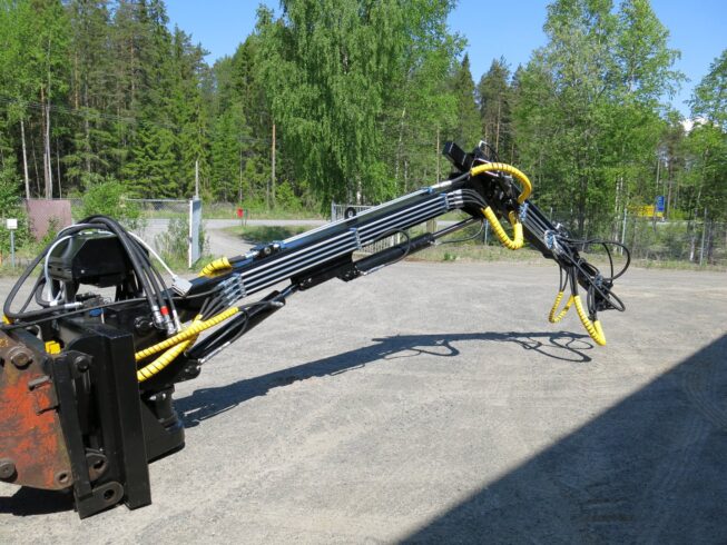 AJO 700T -puomisto vesakon leikkaukseen