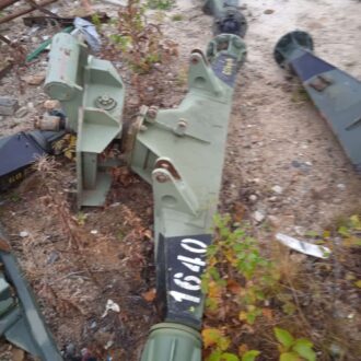 Suomen armeijan akseli kiinnitystelineellä.