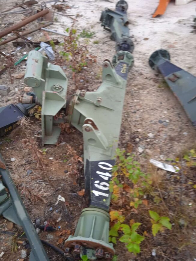 Suomen armeijan akseli kiinnitystelineellä.